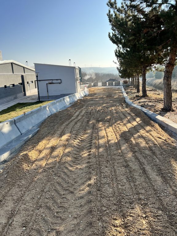 BOTAS SPOR KILITLI PARKE YOL YAPIM ISI